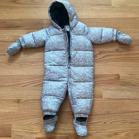 GAP Other - Gently used snow suit. Fleece lined. Super warm. Booties and gloves attached.